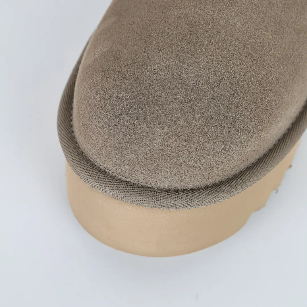 Pick up locally 💰580 Core recommendation Good price It is a very suitable choice for home use. In recent years, uug has launched a series of styles, which are partially geared towards the preferences of young consumers and have also moved to the forefront of fashion trends. Shoe body material: water-repellent coated suede upper, 17 mm UGGPURE™ implantable wool insole, lightweight non-slip and comfortable rubber outsole, with brand LOGO and trademark, with full packaging Size: 35 36 37 38 39 40